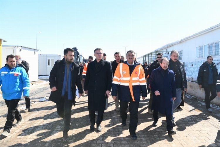 Başkan Selahattin Gürkan'dan konteyner kent alanına ziyaret