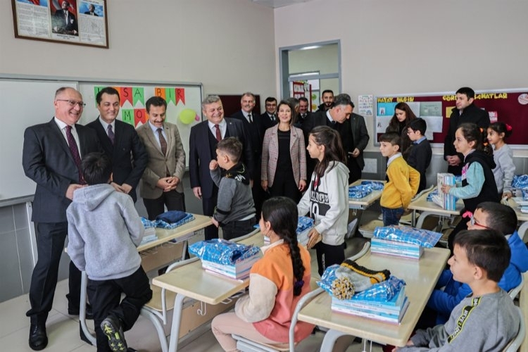 Depremzedelerin okul ihtiyaçlarını belediye karşılayacak