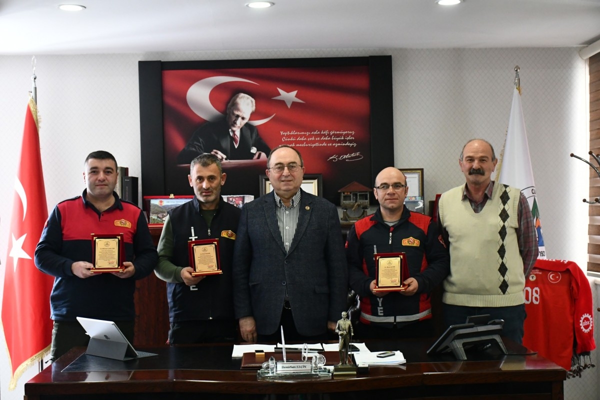 ARTVİN BELEDİYESİ İTFAİYE EKİBİNE PLAKET