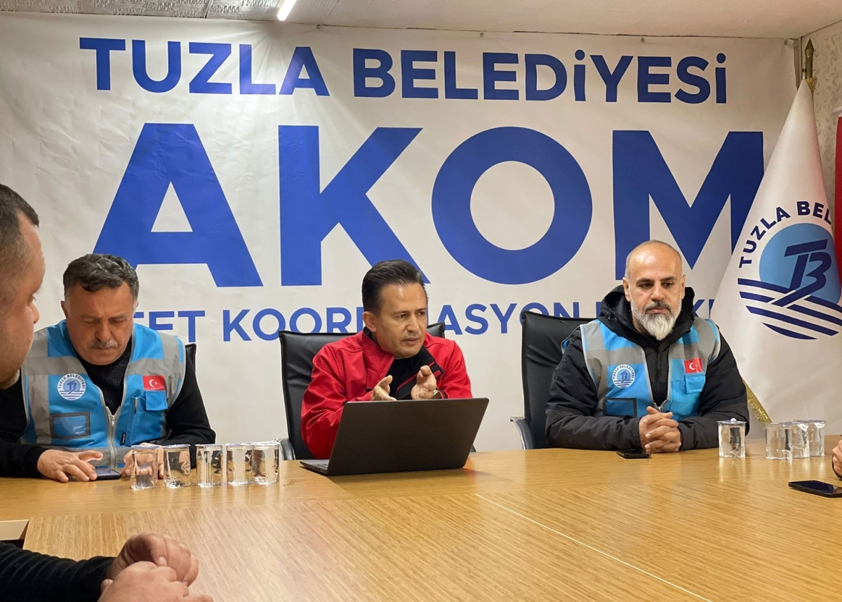 Hatay’a Tuzla Belediyesi Koordinasyon Merkezi Kurdu