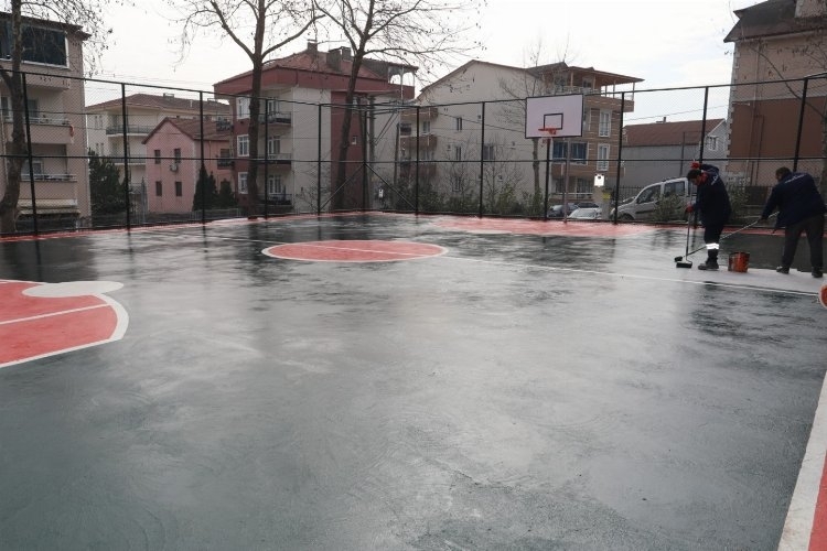 Kocaeli İzmit'ten gençlere yeni basketbol sahası