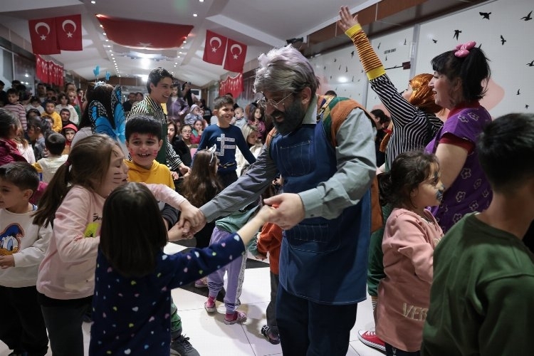 Nevşehir'de depremzede çocuklara moral