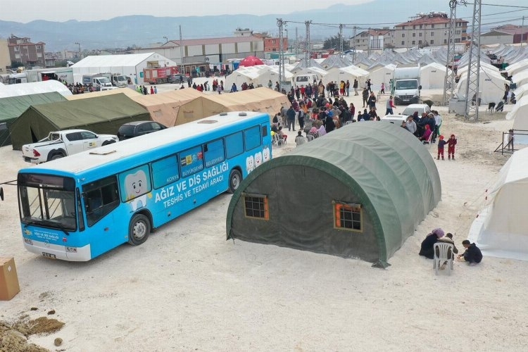 Konya'nın mobil diş aracı Hatay'da hizmet veriyor.