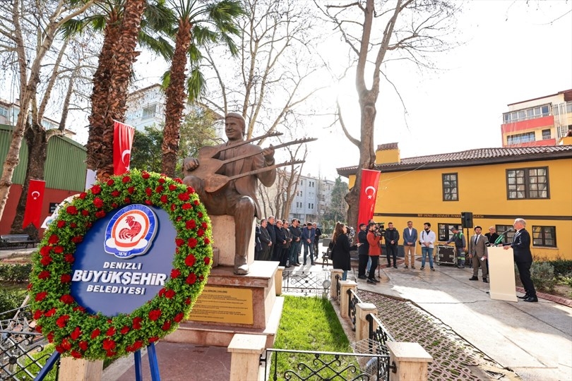 Denizli Büyükşehir, usta halk ozanı Özay Gönlüm'ü unutmuyor