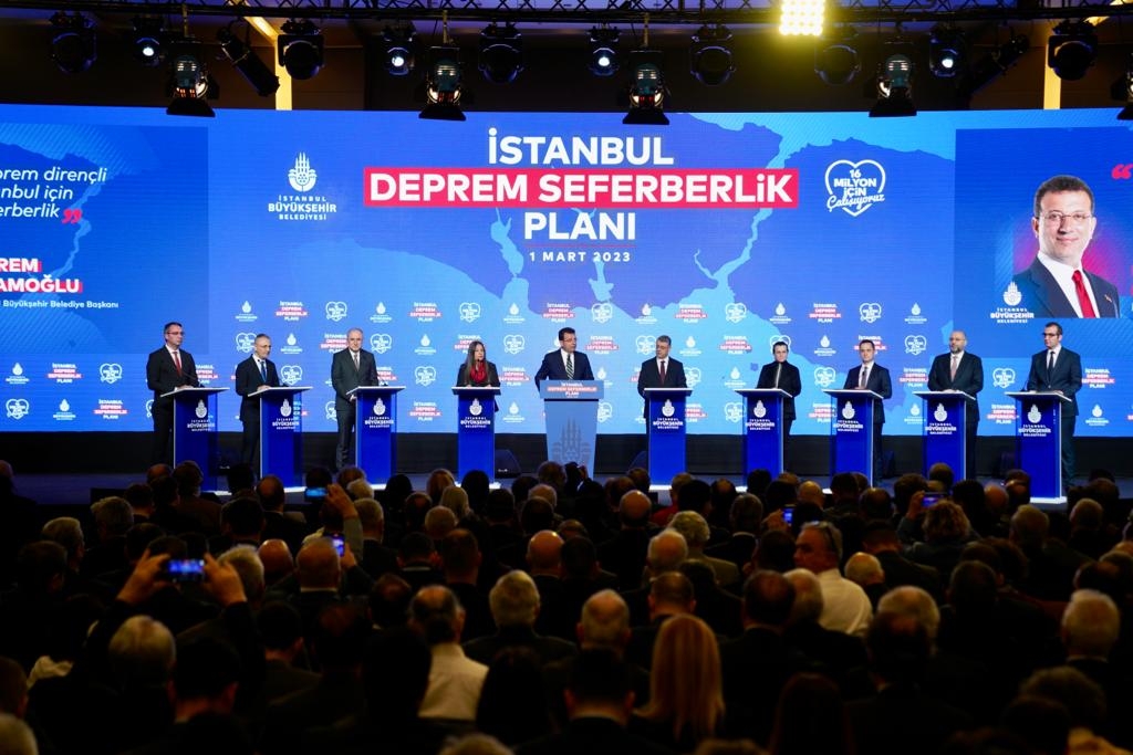 İMAMOĞLU:İSTANBUL DURURSA,TÜRKİYE DİZ ÜSTÜ ÇÖKER