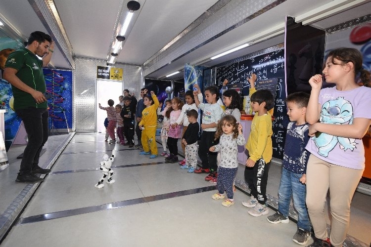 Konya Tır'ı ile Depremzede çocuklar moral buluyor