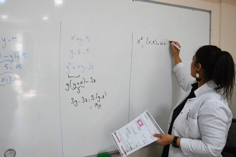YKS ve LGS hazırlanan Depremzede öğrencilere Beylikdüzü Belediyesi'nden destek