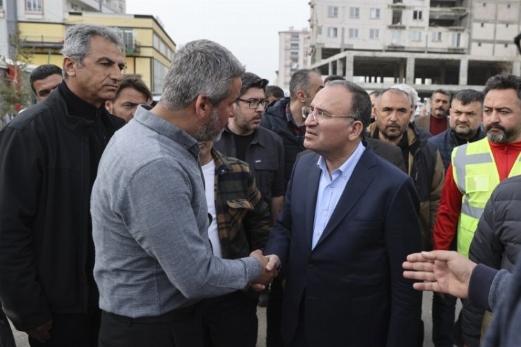 Bakan Bozdağ: Vatandaşlarımızın kalıcı konutlara geçmesini temin edeceğiz″
