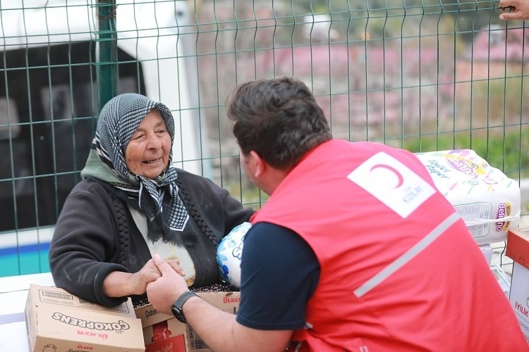 Kızılay'dan afetzedelere aralıksız beslenme hizmeti
