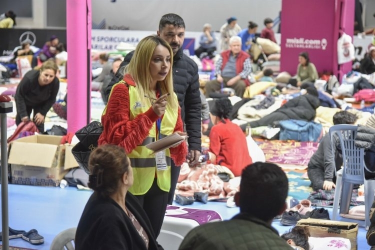 Adana Büyükşehir'den depremzedelere destek
