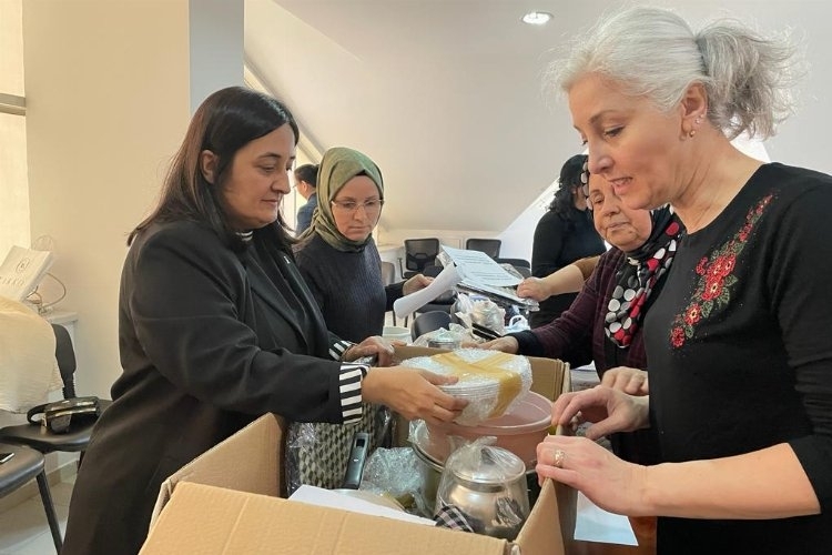 AK Parti Bursa'dan Depremzedelere Kadın Dayanışması
