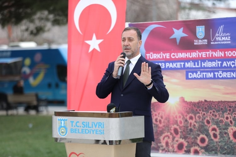 İstanbul Silivri Belediyesi çiftçilere 2023 paket milli hibrit ayçiçek tohumu hediye etti
