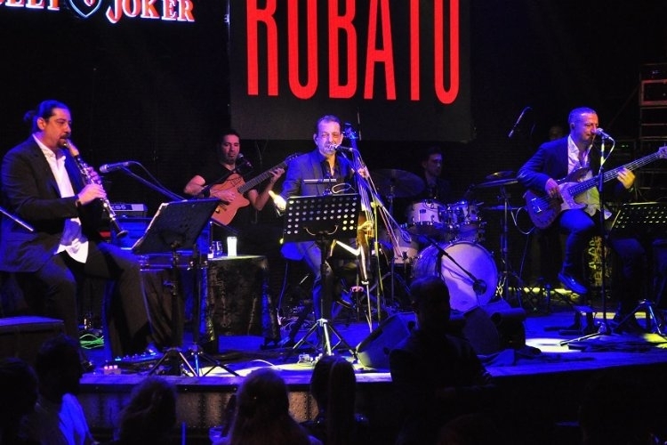 Grup Rubato, Jolly Joker Bursa'da kalıcı konser verdi