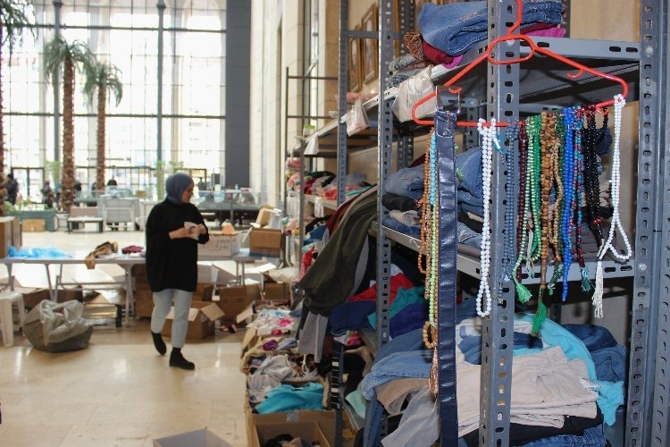 Kütahya'da Hilal Market gönüllere dokunuyor