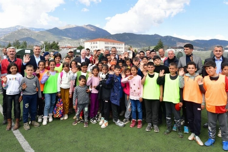 Afet bölgesinde Bin 783 noktada eğitim sürüyor