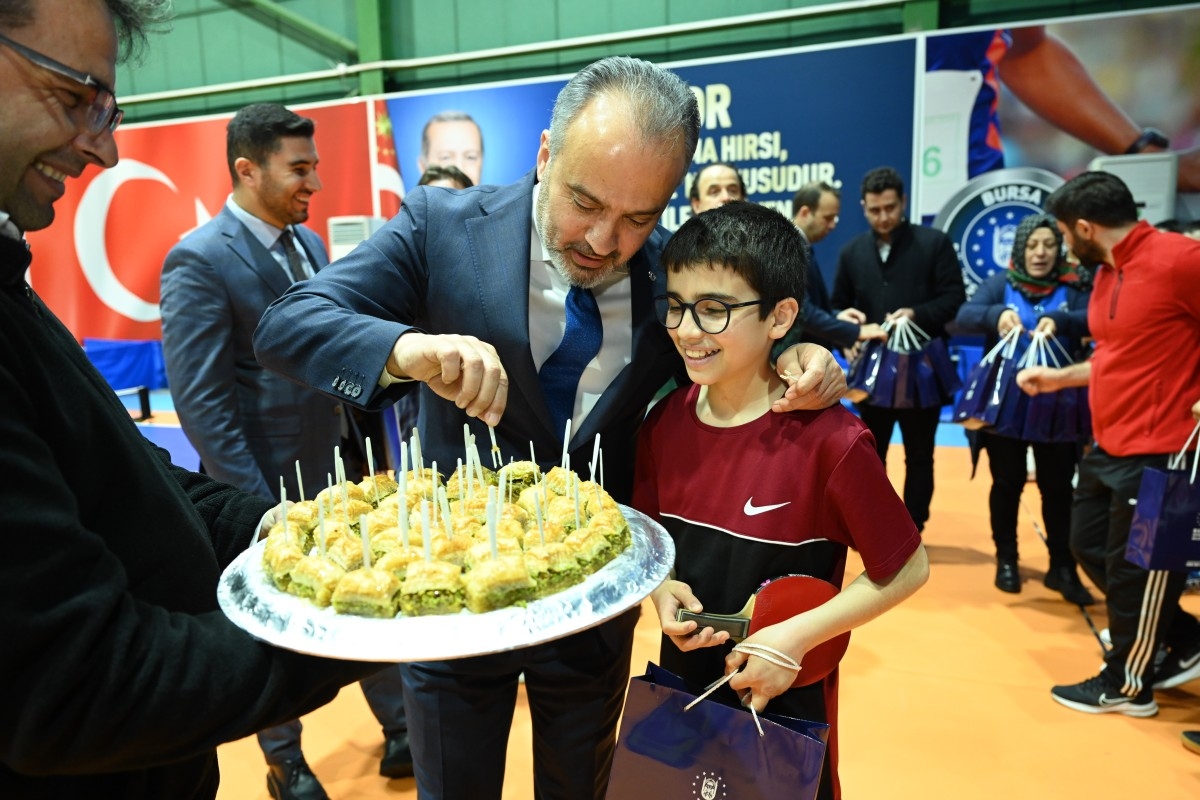 Bursa Büyükşehir Belediyesi'nden Depremzede sporculara moral