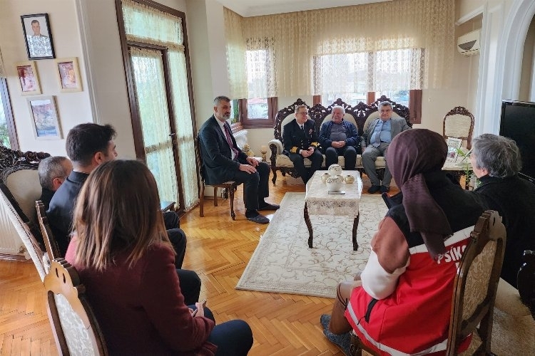 Şehitleri Anma Günü'nde Gölcük’te Şehit Aileleri ve Gaziler Yalnız Bırakılmadı
