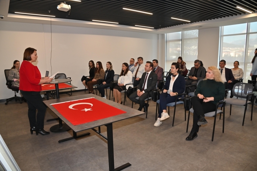 MANİSA BÜYÜKŞEHİR’DE MEMURLAR İÇİN YEMİN TÖRENİ DÜZENLENDİ