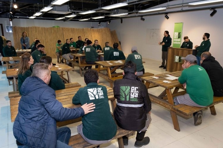 Ormanya'da Veteriner Hekim Tarafından Verilen Eğitimlerle Hayvanların Sağlığı Korunuyor.


