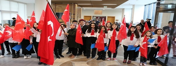 Sakarya'da Öğrenciler, Şehitleri Anma Günü'nde Duygu Dolu Anlar Yaşattı
