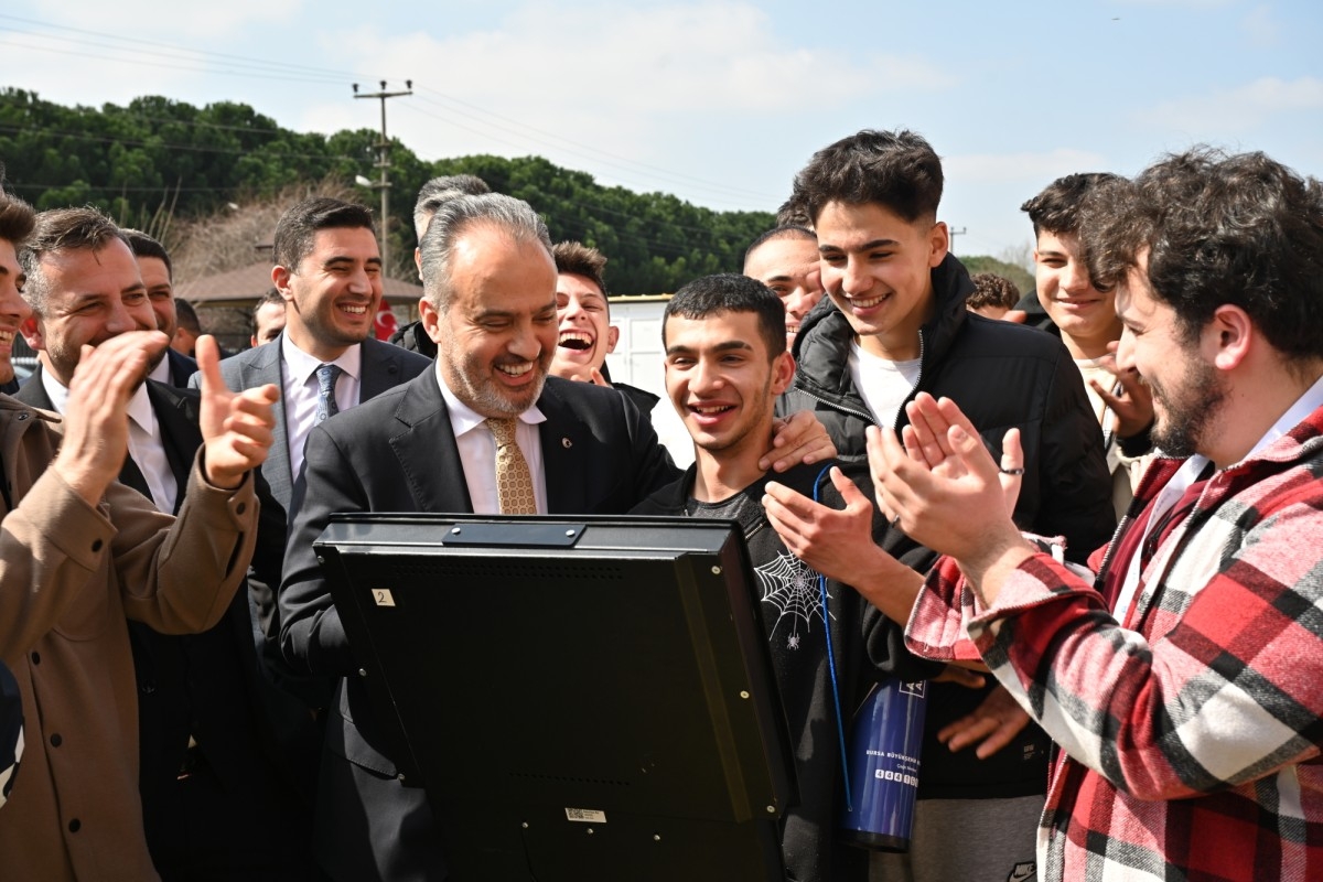 Başkan Aktaş, Nilüfer Mesleki Eğitim Merkezi’nde gençlerle tecrübelerini paylaştı