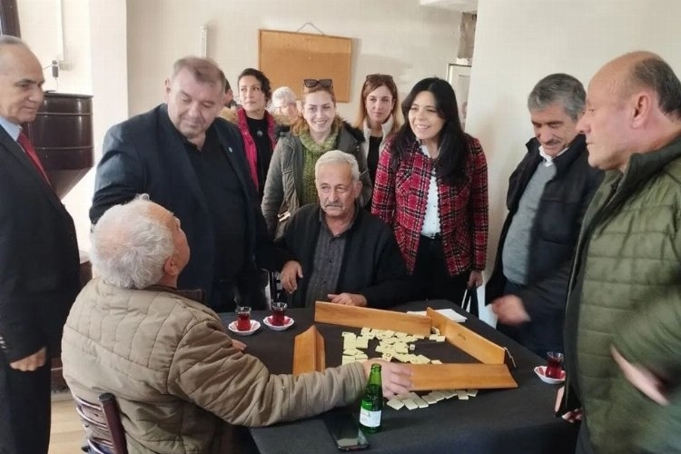 İYİ Partililerden İzmit'te 'çat kapı'