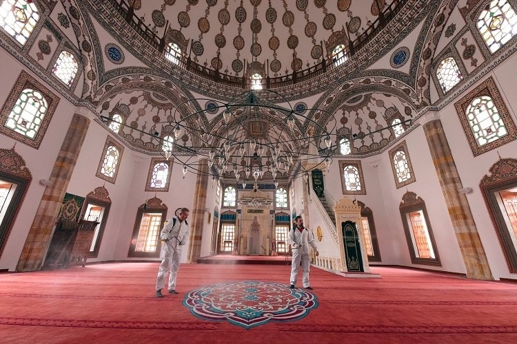 Camiler Nevşehir'de gül kokuyor