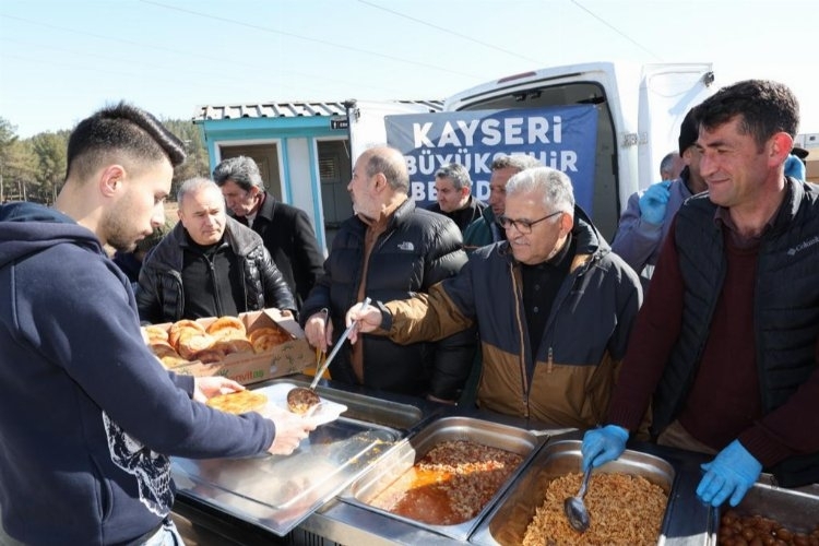 Kayseri Büyükşehir'den Deprem bölgesinde iftar