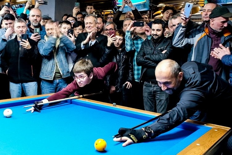 Life Billiards Bistro, Bursa'da açıldı: Bilardo tutkunlarına modern bir mekan sunuyor

