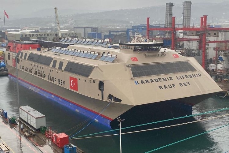Yüzen gemide sınavlara hazırlanacaklar