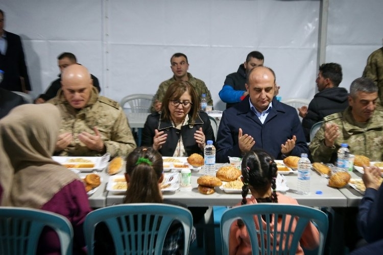 İlk iftar Gaziantep'te Nurdağlılarla yapıldı
