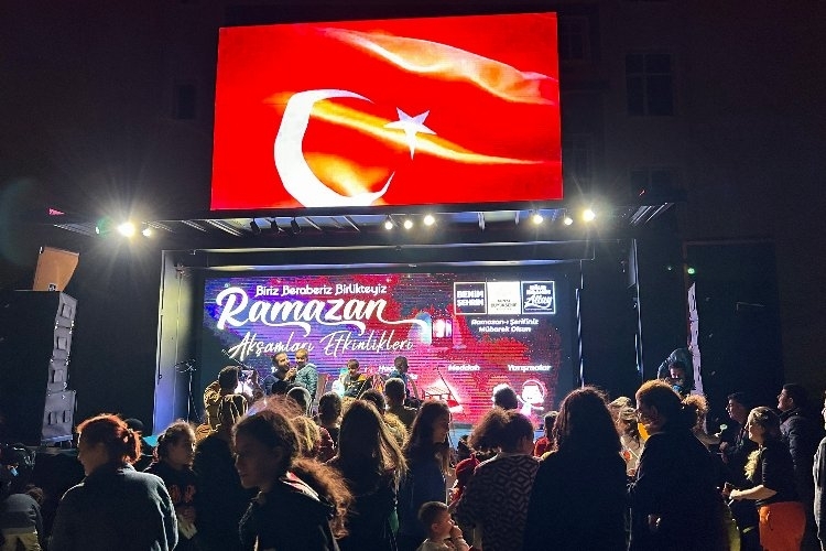 Depremzedelere Konya Büyükşehir'den  moral