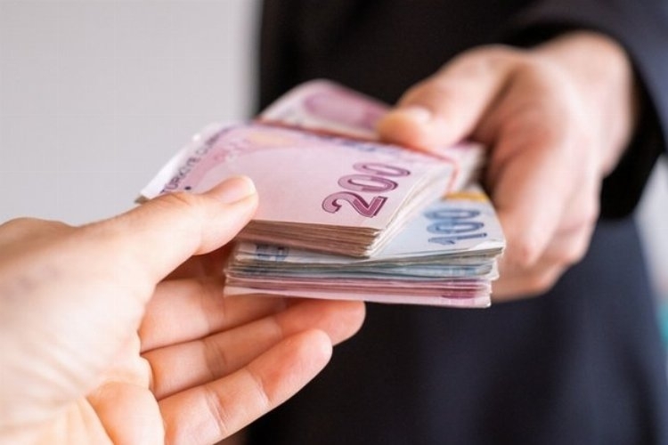 AK Parti Grup Başkanvekili Mustafa Elitaş, Bayram İkramiyelerinin Artırıldığını Duyurdu
