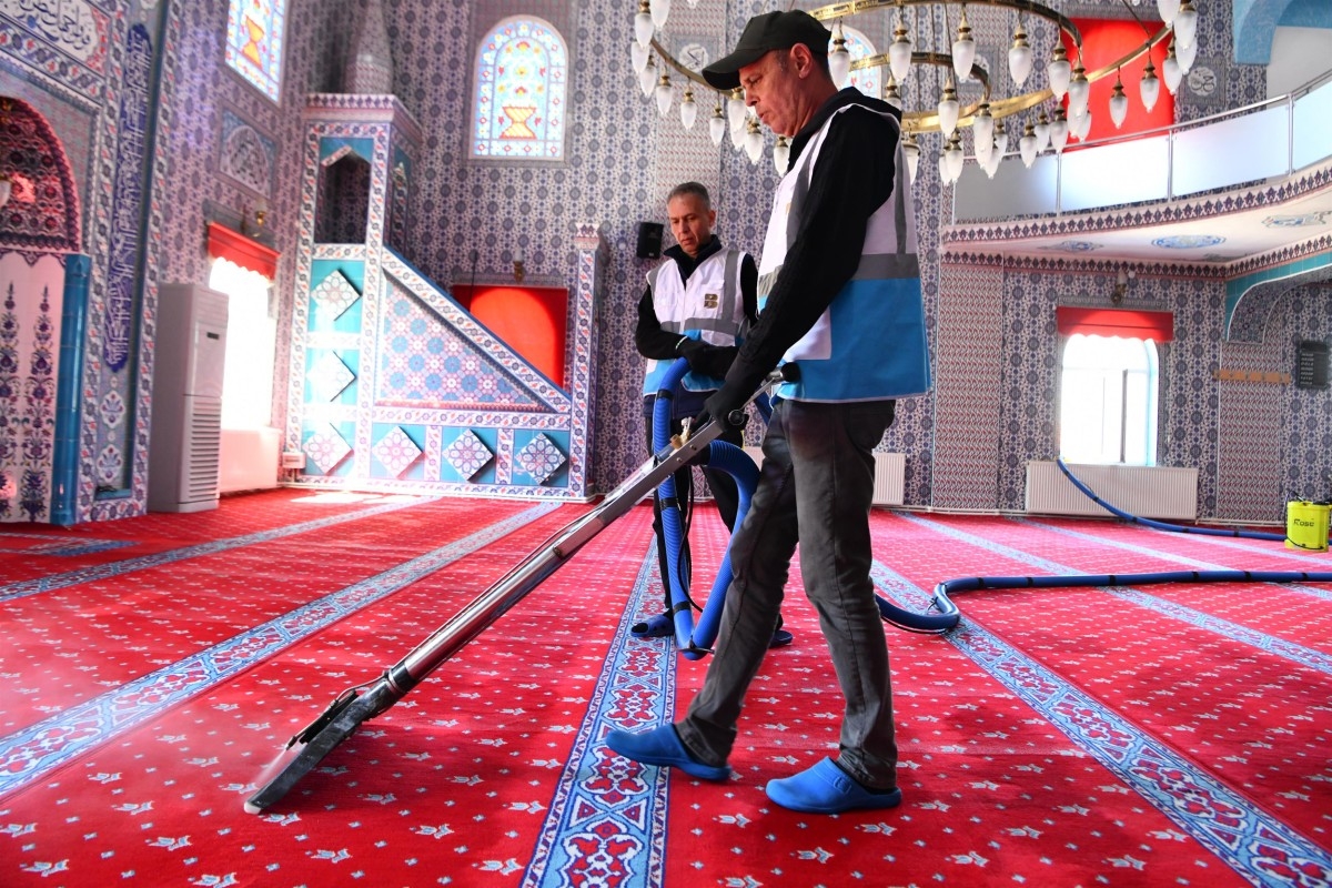 Balıkesir Büyükşehir İlçe Merkezlerindeki Camileri Bayrama Hazırlıyor