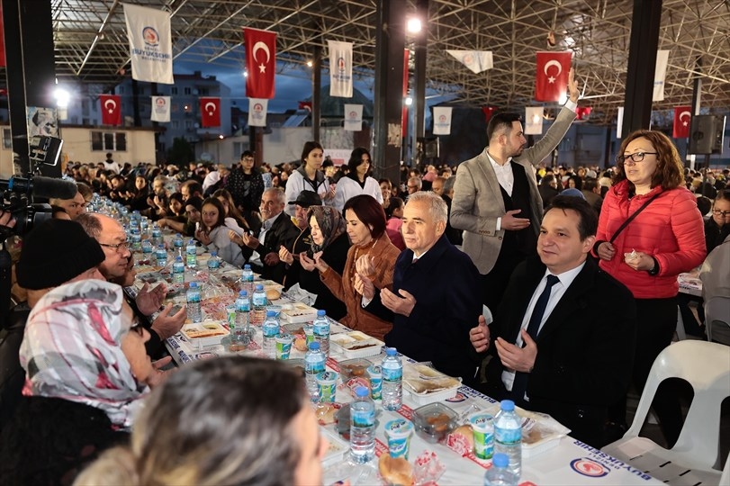 Denizli Büyükşehir’in gönül sofrası Değirmenönü’nde kuruldu