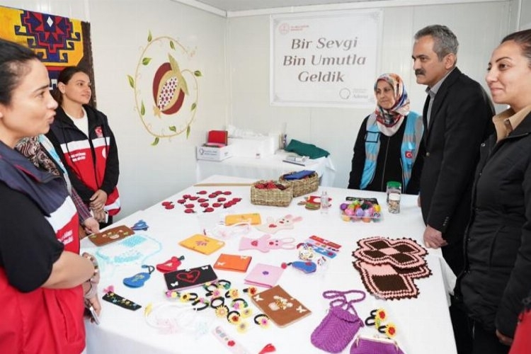 Hayat Boyu Öğrenme İle Deprem Bölgesinde Toplumsal Dönüşüme Destek: Mahmut Özer'in Açıklaması
