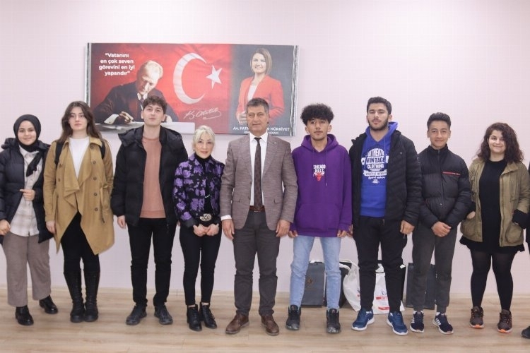 İzmit'ten Afetzede öğrencilere sınava hazırlık kitabı