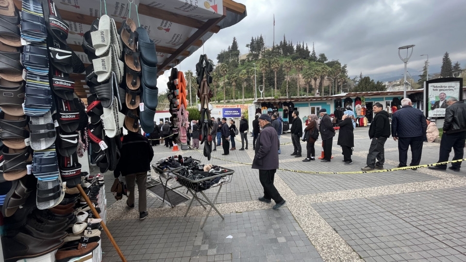 Kahramanmaraş'ta Hayat Normale Döndürülüyor: Geçici Esnaf Çarşıları Hizmete Açılıyor
