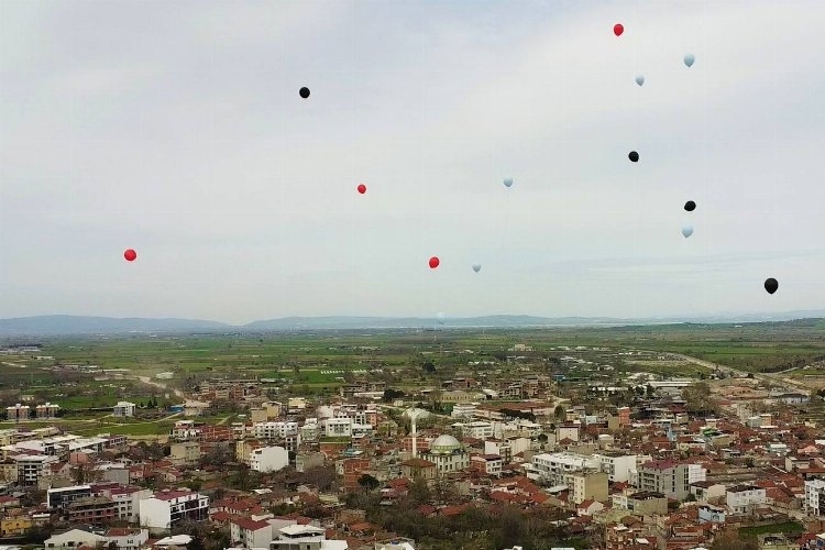Bursa'da Balonlar deprem bölgesi için  gökyüzüne salındı