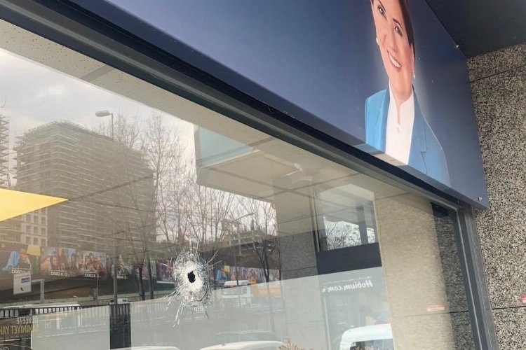 İYİ Parti İl Başkanlığı'na yapılan saldırıda binanın penceresine kurşun isabet etti
