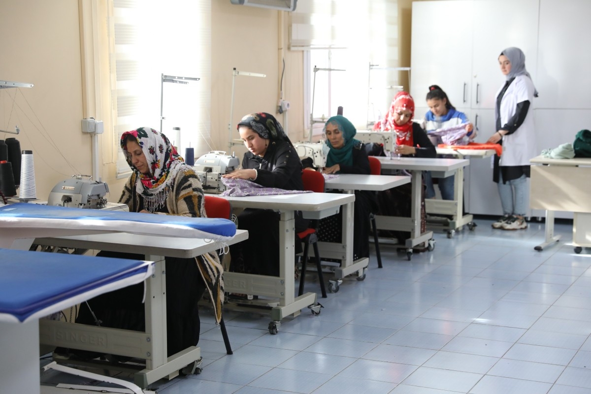 Büyükşehir Belediyesi &Prime;Toplumun Görünmeyen Rengi Dom Kadınlar&Prime; projesi hayata geçirildi