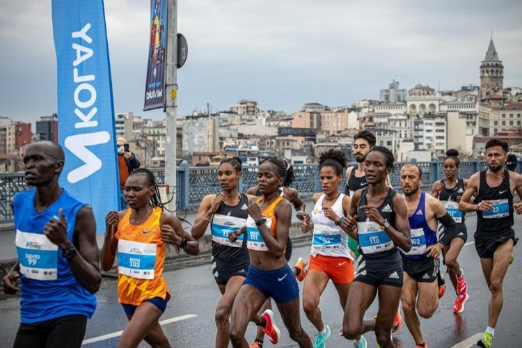N Kolay İstanbul Yarı Maratonu'nda Atletizmin Yıldızları Rekor Peşinde
