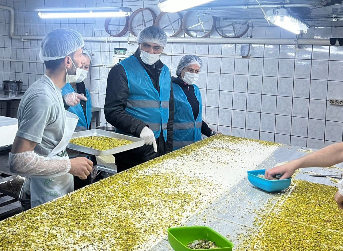 Diyarbakır'da Ramazan Bayramı öncesi tatlı imalathanelerine sıkı denetim