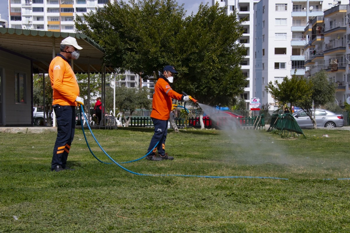 Mersin Büyükşehir’in İlaçlama Ekibi Kenti Yaz Aylarına Hazırlıyor