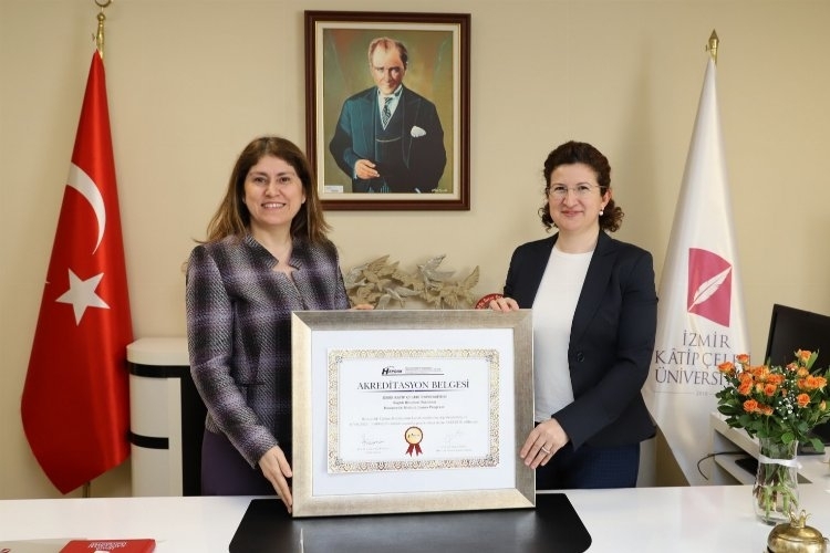 Türkiye'de Hemşirelik Eğitiminde Kalite Standartlarını Yükselten İKÇÜ Hemşirelik Lisans Programı



