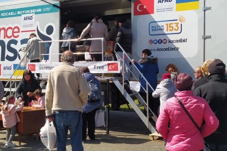 Kocaeli'den Ukrayna'ya Gönderilen Yemek Tırı 140 Bin Kişiye Sıcak Yemek Dağıttı
