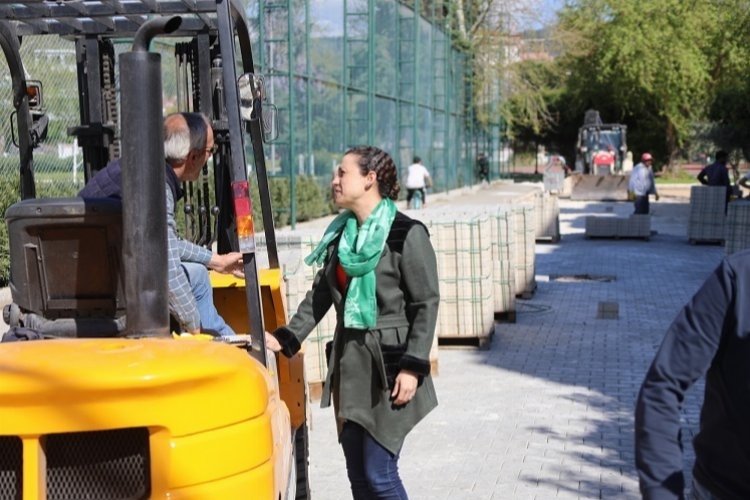 İzmir Efes Selçuk'ta 27 bin metrekare yol yapılacak.