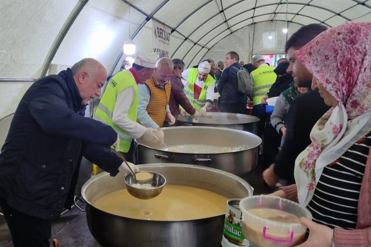Kahramanmaraş’ta, BEKSİAD’dan  80 bin depremzedeye iftar ve sahur