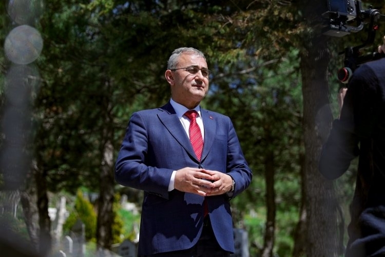 Kütahya Belediye Başkanı Prof. Dr. Alim Işık, mezarlıkları ziyaret etti