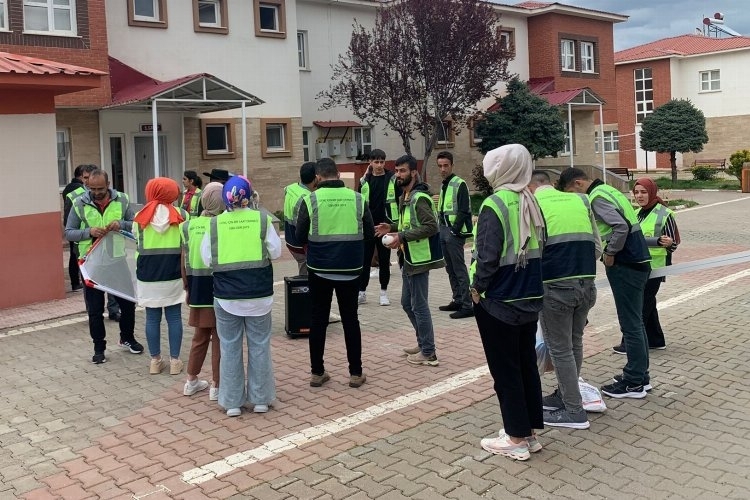 Sevgi Evleri'ndeki çocukların bayramı Genç için Bir Saat Derneği ile kutladı
